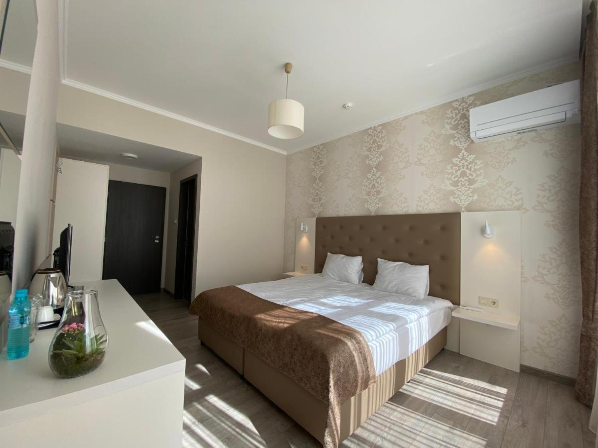 Comfort Guest Rooms Kazanlŭk Exteriör bild